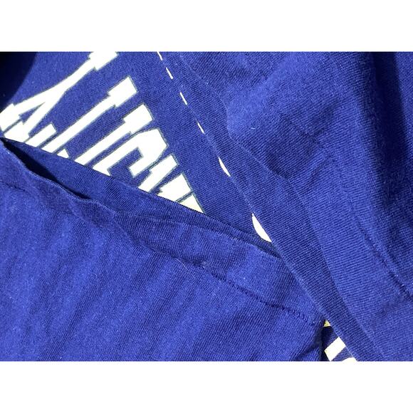 Vintage Hooters University T-Shirt Size XL Blue Single Stitch Irving Campus - Picture 7 of 9